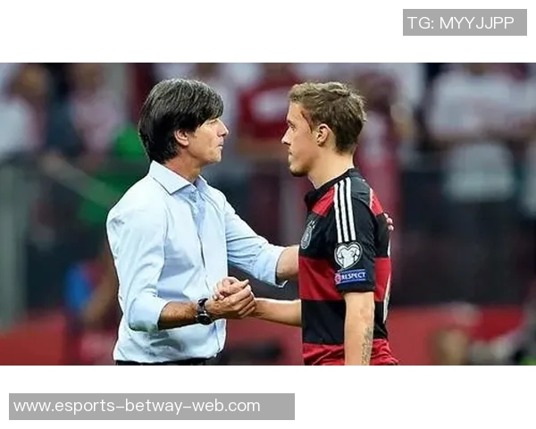 荷兰战役中的足球球星风采与荣耀时刻全面深度解读 荷兰战役中的足球球星风采与荣耀时刻全面深度解读