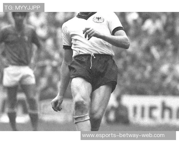 足球巨星崛起瞬间解析:从默默无闻到巅峰荣耀的蜕变历程 足球巨星崛起瞬间解析:从默默无闻到巅峰荣耀的蜕变历程